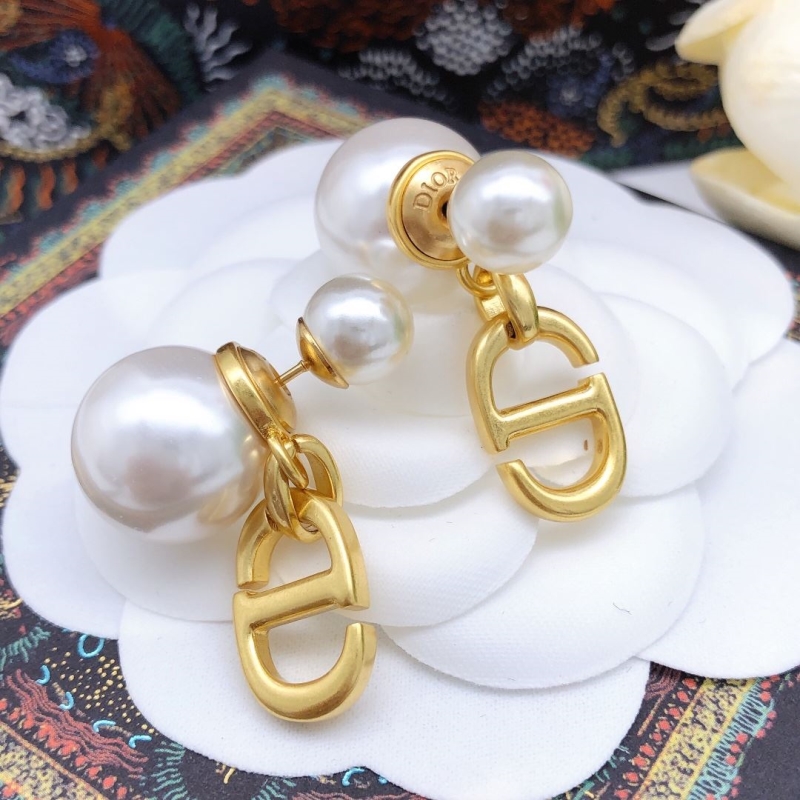 chr1st1an D10r earrings
